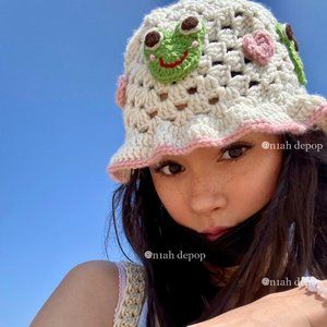 Cute Cottagecore Bucket Hat with 4 Green Frogs and Pink Hearts 🎀